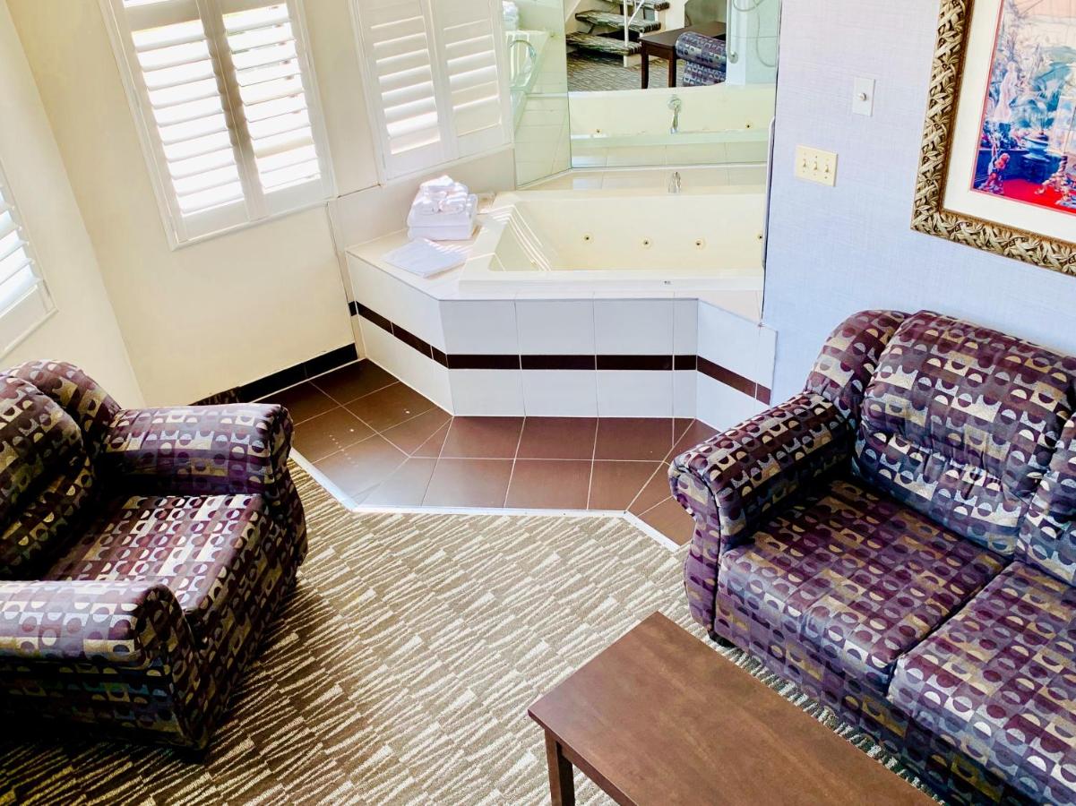 Motels in Etobicoke Ontario Mississauga Hotel near Nuit Blanche Festival